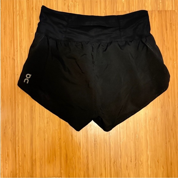 On Running Black Athletic Shorts - Picture 5 of 9